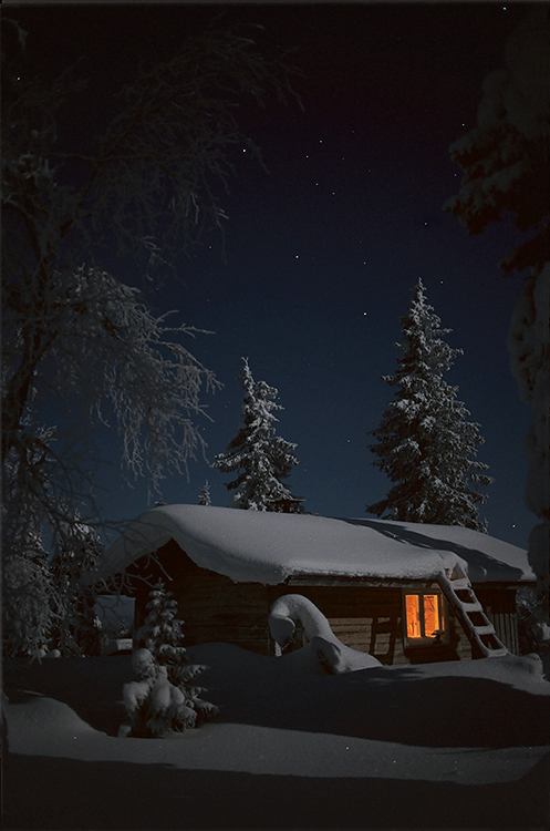 Riisitunturi
Avainsanat: Riisitunturi Posio talvi yö kuutamo tähti valo ikkuna 