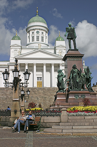 Suurkirkko
Avainsanat: Helsinki suurkirkko kesä patsas kirkko