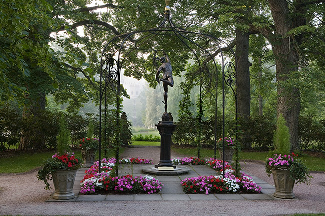 Mustio
Avainsanat: patsas kesäkuu