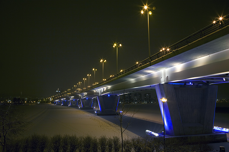 Jyväskylä
Avainsanat: silta yö valo talvi Jyväskylä