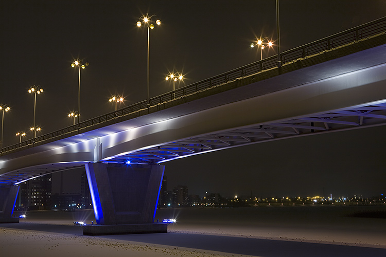 Jyväskylä
Avainsanat: Silta talvi yö valo Jyväskylä