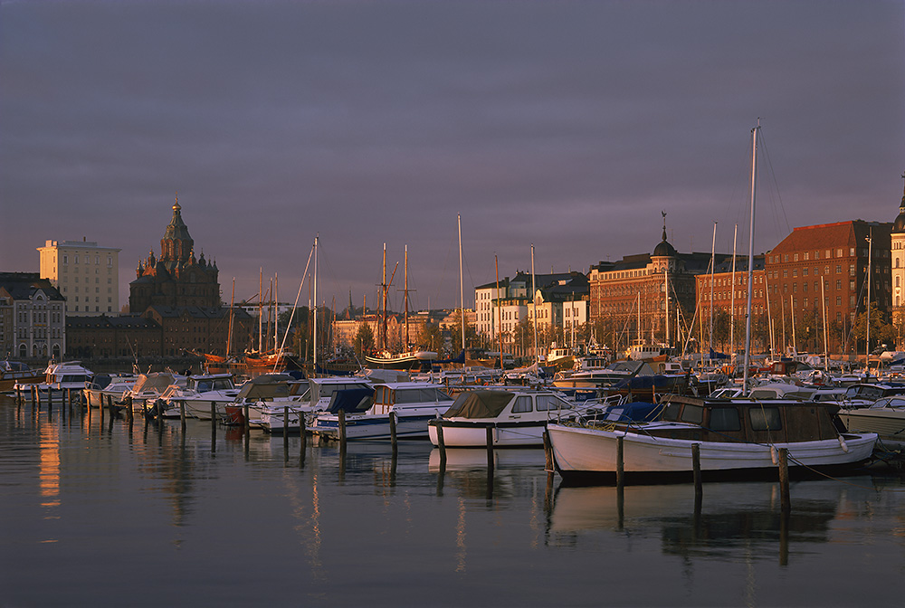 Helsinki
Avainsanat: Helsinki  Pohjoisranta aamu valo