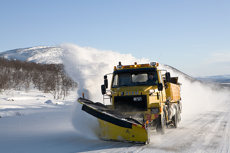 Lumiaura
Avainsanat: lumiaura Lappi lumituisku kuorma-auto talvi