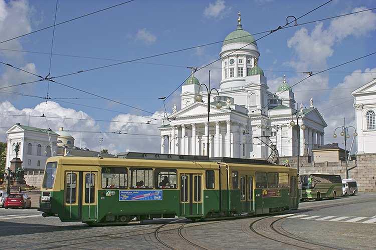 Raitiovaunu
Avainsanat: Suurkirkko Helsinki raitiovaunu kesä