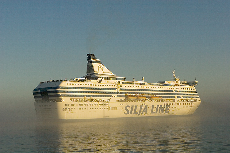 Matkustajalaiva
Avainsanat: kesä usva matkustajalaiva helsinki