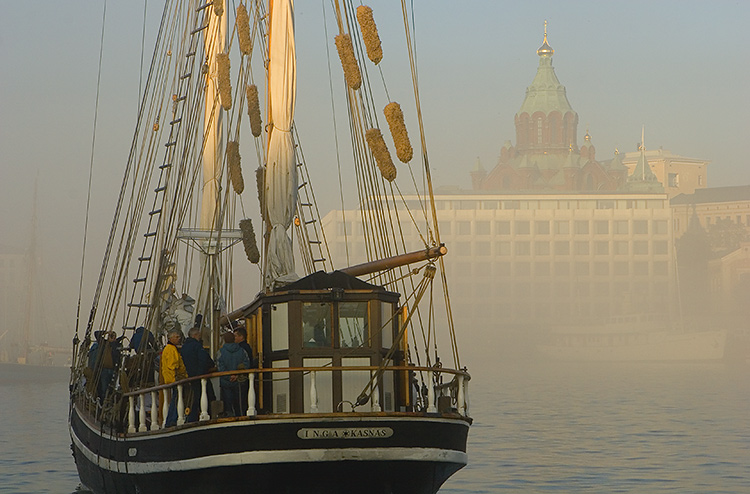 Purjevene
Avainsanat: purjevene Helsinki Usbeski usva sumu kesä
