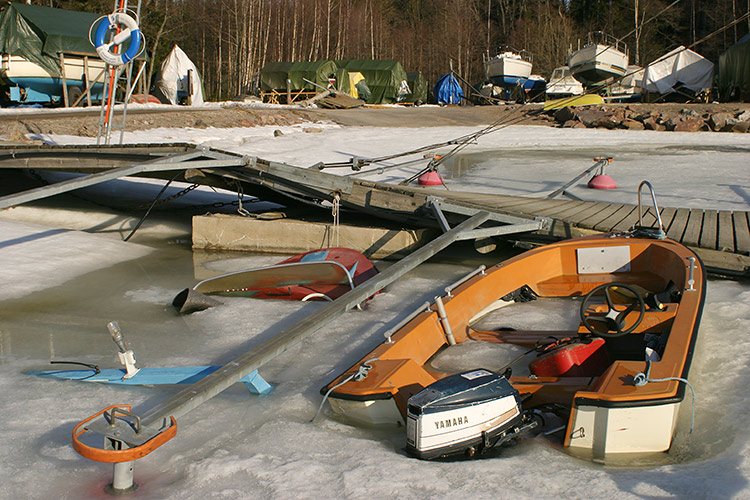 Talvisäilytys
Avainsanat: vene talvi laituri Kirkkonummi 