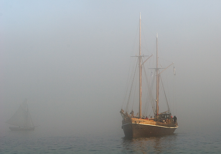 Purjelaivat
Avainsanat: purjelaiva usva sumu