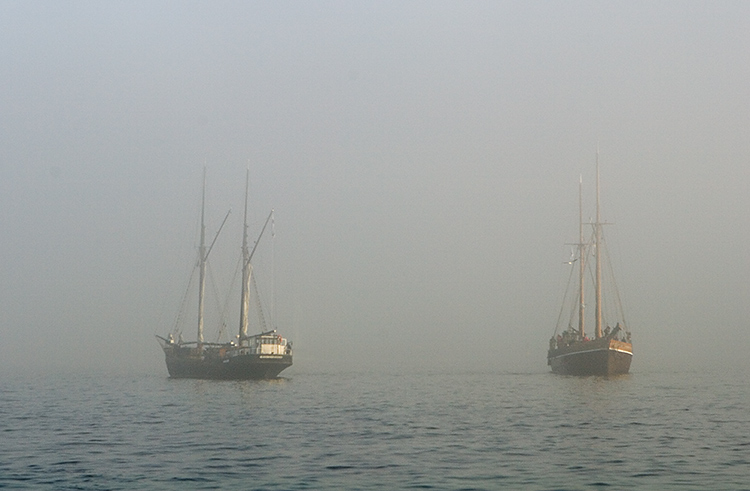 Purjelaivat
Avainsanat: purjelaiva usva sumu