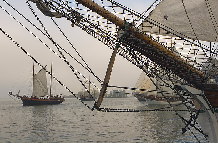 Purjelaivoja
Avainsanat: purjelaiva Helsinki syksy