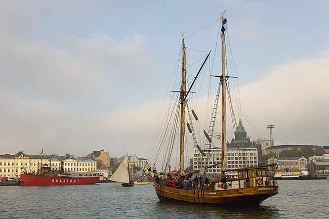 Helsinki
Avainsanat: purjelaiva Helsinki syksy