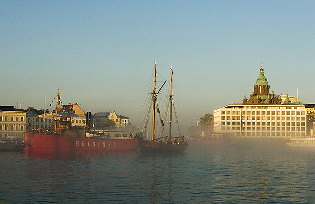 Helsinki
Avainsanat: purjelaiva Helsinki usva Usbeski syksy Alvar Aalto